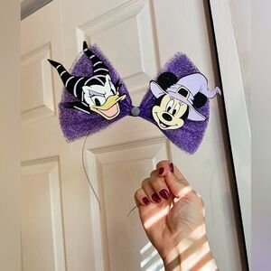 A proper Princess bows Daisy and Minnie Halloween